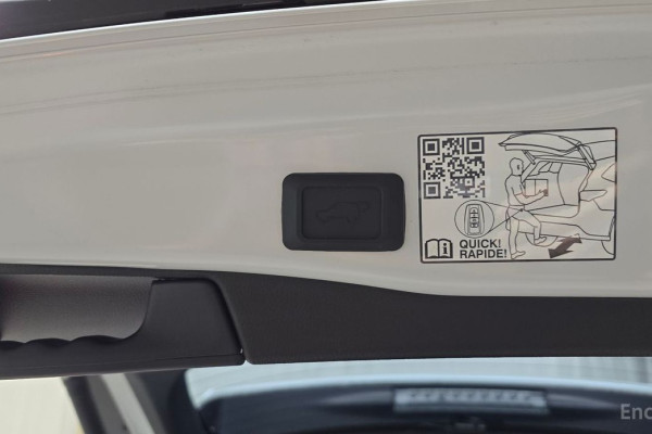 2023 Toyota RAV4 с пробегом 23 732 км