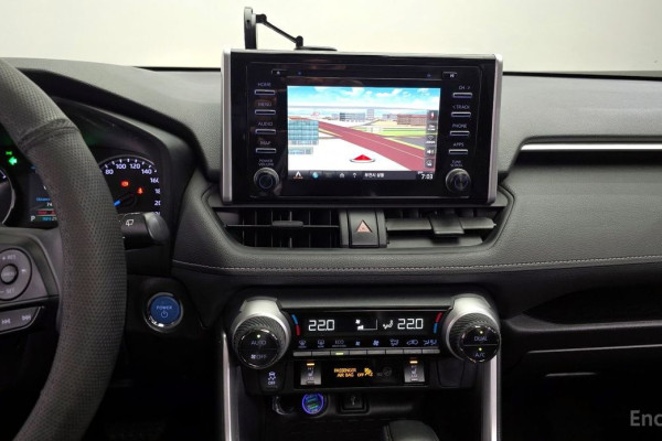 2020 Toyota RAV4 с пробегом 52 901 км