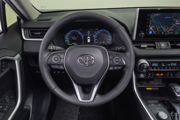 2023 Toyota RAV4 с пробегом 17 500 км