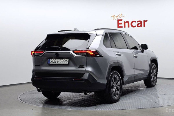 2023 Toyota RAV4 с пробегом 26 442 км