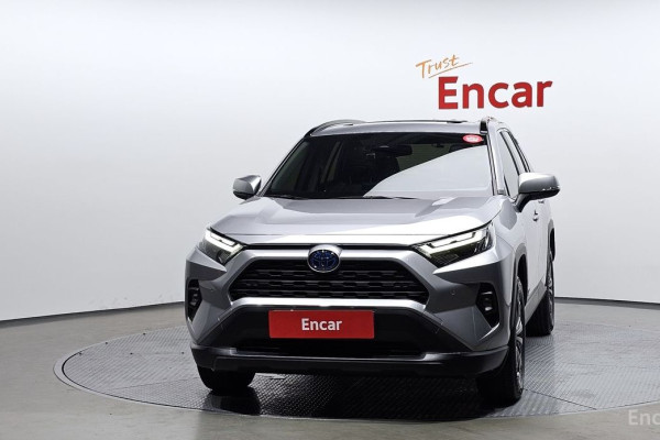 2023 Toyota RAV4 с пробегом 26 442 км