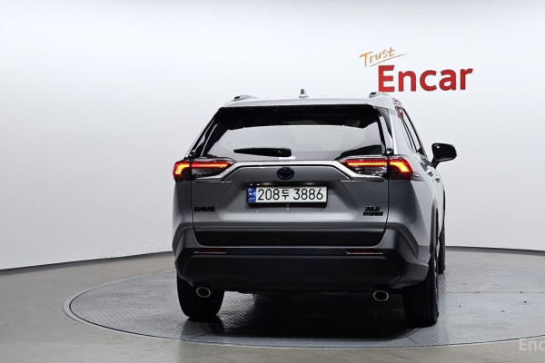 2023 Toyota RAV4 с пробегом 26 442 км