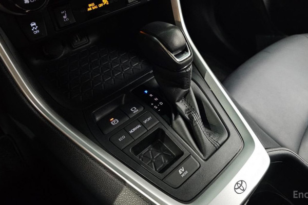 2023 Toyota RAV4 с пробегом 26 442 км