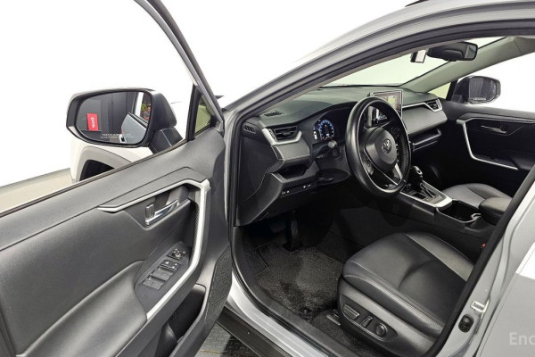 2023 Toyota RAV4 с пробегом 26 442 км