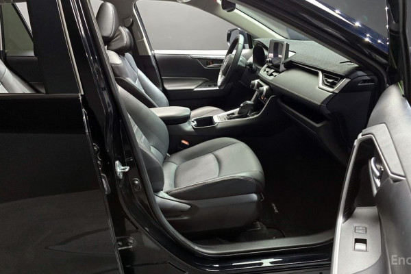 2023 Toyota RAV4 с пробегом 31 351 км