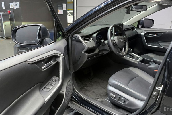 2023 Toyota RAV4 с пробегом 31 351 км