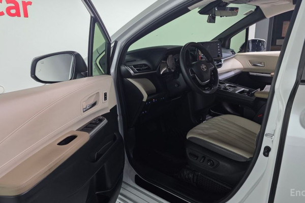 2023 Toyota Sienna с пробегом 20 948 км
