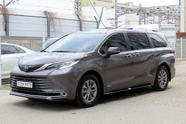 2021 Toyota Sienna с пробегом 77 910 км