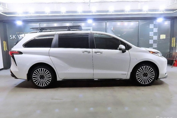 2021 Toyota Sienna с пробегом 97 000 км