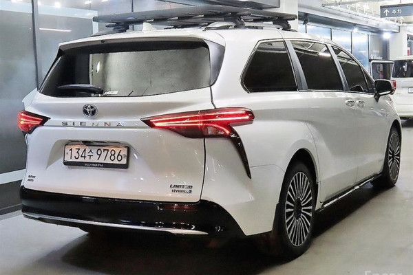 2021 Toyota Sienna с пробегом 97 000 км