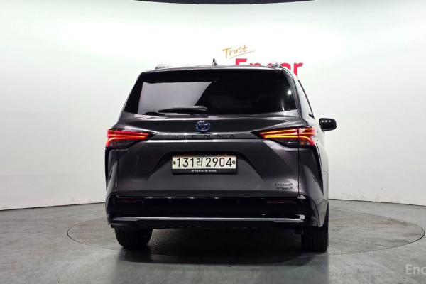 2022 Toyota Sienna с пробегом 55 607 км