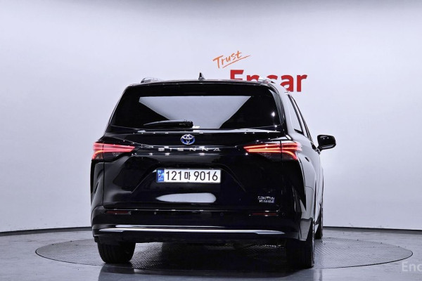 2023 Toyota Sienna с пробегом 28 552 км