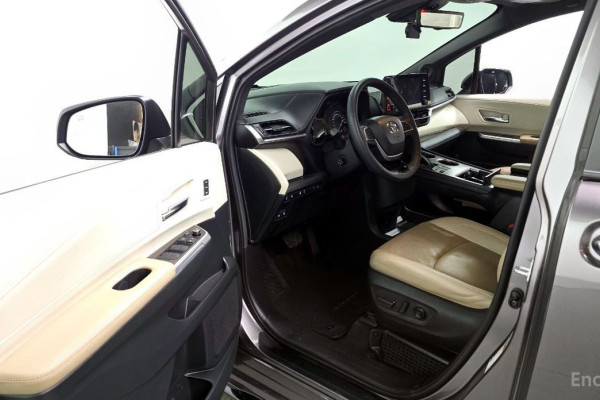 2022 Toyota Sienna с пробегом 55 607 км