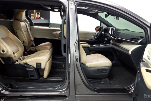 2022 Toyota Sienna с пробегом 55 607 км