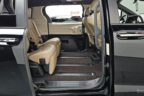 2023 Toyota Sienna с пробегом 28 552 км