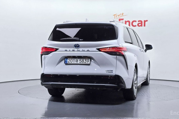 2022 Toyota Sienna с пробегом 16 922 км