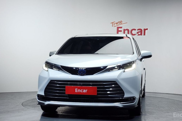 2023 Toyota Sienna с пробегом 44 673 км