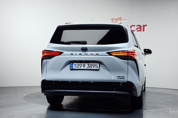 2023 Toyota Sienna с пробегом 44 673 км