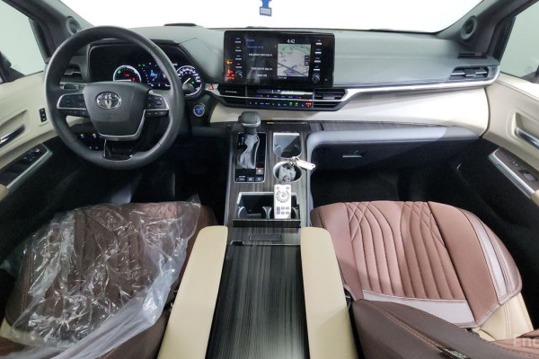 2023 Toyota Sienna с пробегом 44 673 км