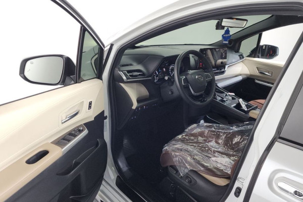 2023 Toyota Sienna с пробегом 44 673 км