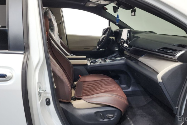 2023 Toyota Sienna с пробегом 44 673 км