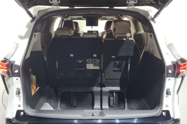 2023 Toyota Sienna с пробегом 44 673 км