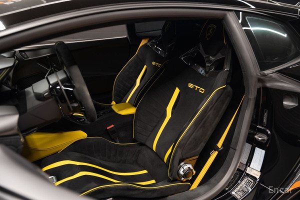 2023 Lamborghini Huracán с пробегом 9 092 км