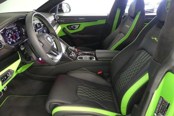 2024 Lamborghini Urus с пробегом 9 000 км