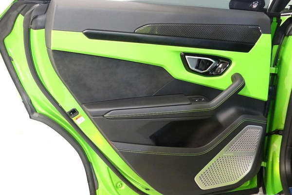 2024 Lamborghini Urus с пробегом 9 000 км