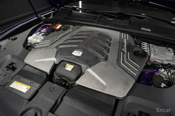 2022 Lamborghini Urus с пробегом 9 500 км