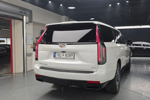 2023 Cadillac Escalade с пробегом 11 775 км