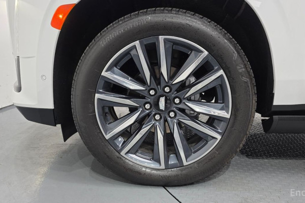 2023 Cadillac Escalade с пробегом 11 775 км