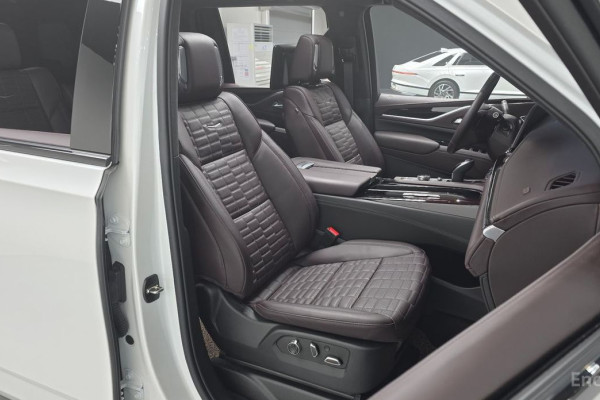 2023 Cadillac Escalade с пробегом 11 775 км