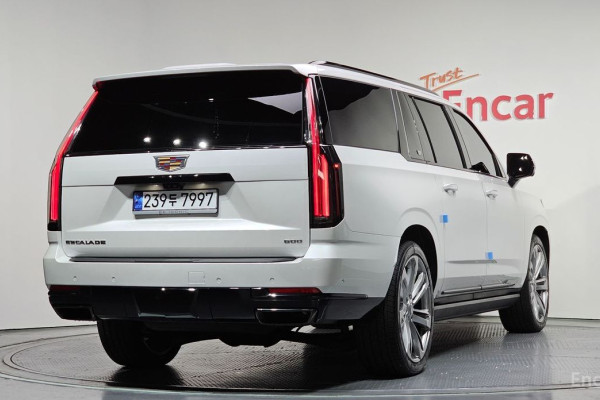 2025 Cadillac Escalade с пробегом 3 995 км