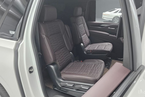 2023 Cadillac Escalade с пробегом 11 775 км