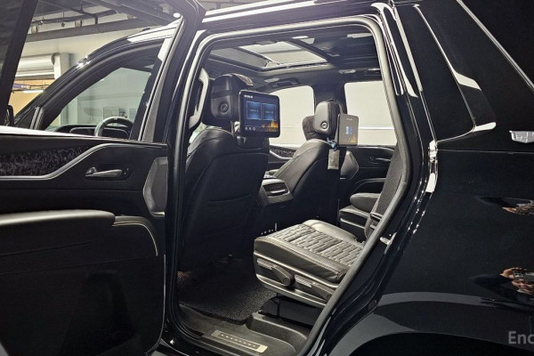 2022 Cadillac Escalade с пробегом 27 583 км