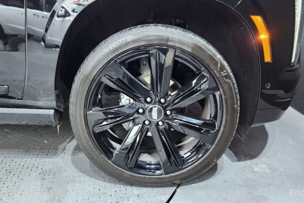 2025 Cadillac Escalade с пробегом 11 104 км