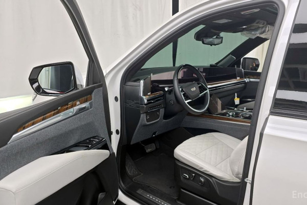 2025 Cadillac Escalade с пробегом 3 995 км