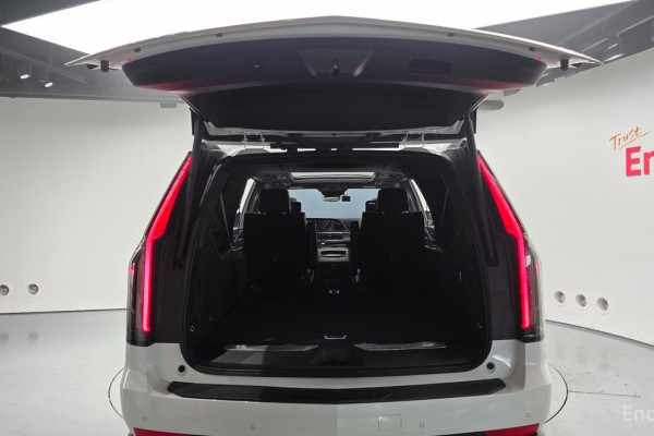 2023 Cadillac Escalade с пробегом 11 775 км