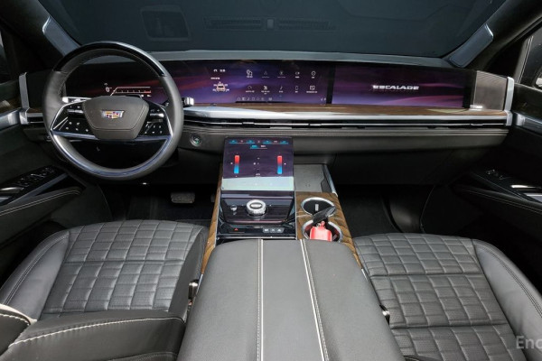 2025 Cadillac Escalade с пробегом 11 104 км