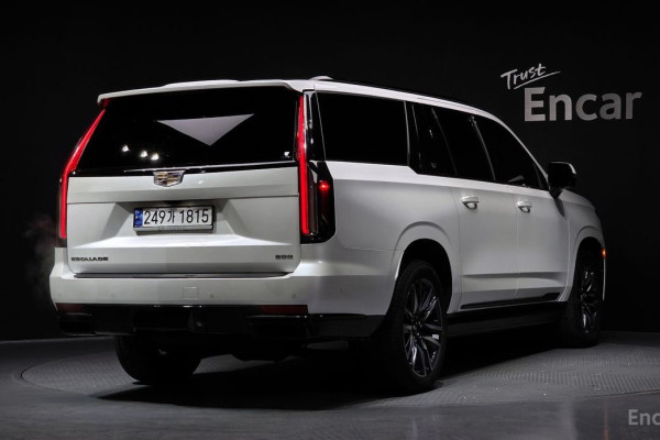 2023 Cadillac Escalade с пробегом 33 678 км