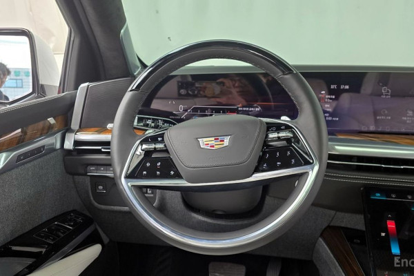 2025 Cadillac Escalade с пробегом 3 995 км
