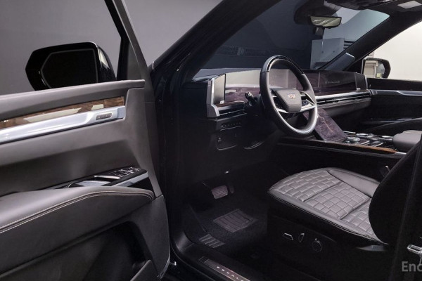 2025 Cadillac Escalade с пробегом 11 104 км