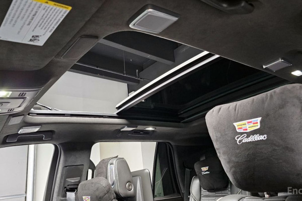 2022 Cadillac Escalade с пробегом 27 583 км