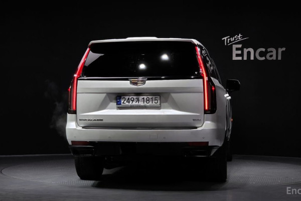 2023 Cadillac Escalade с пробегом 33 678 км
