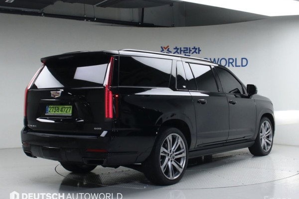 2025 Cadillac Escalade с пробегом 3 935 км