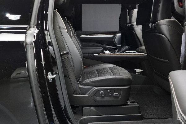 2025 Cadillac Escalade с пробегом 11 104 км