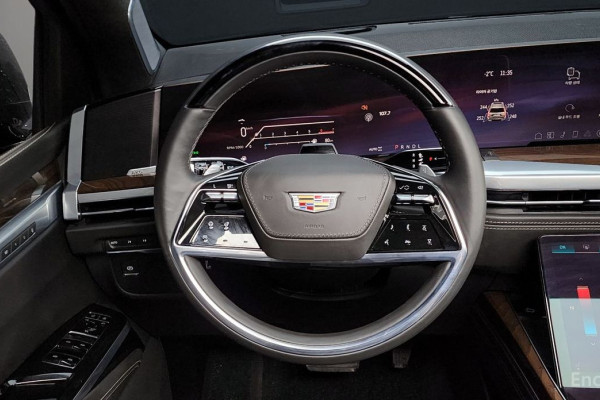 2025 Cadillac Escalade с пробегом 11 104 км