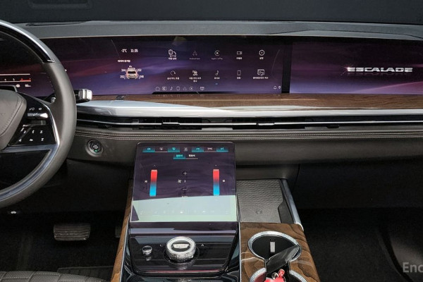 2025 Cadillac Escalade с пробегом 11 104 км