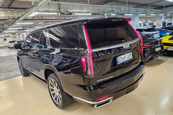 2022 Cadillac Escalade с пробегом 35 613 км